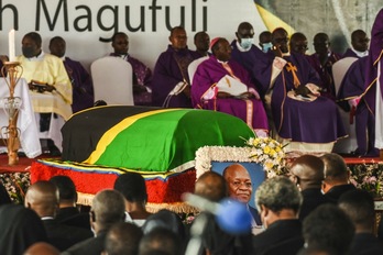 Foto de archivo del funeral del expresidente de Tanzania John Magufuli. (AFP)