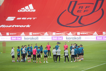 Jugadores del Athletic en el estadio de La Cartuja. (Monika DEL VALLE / FOKU)