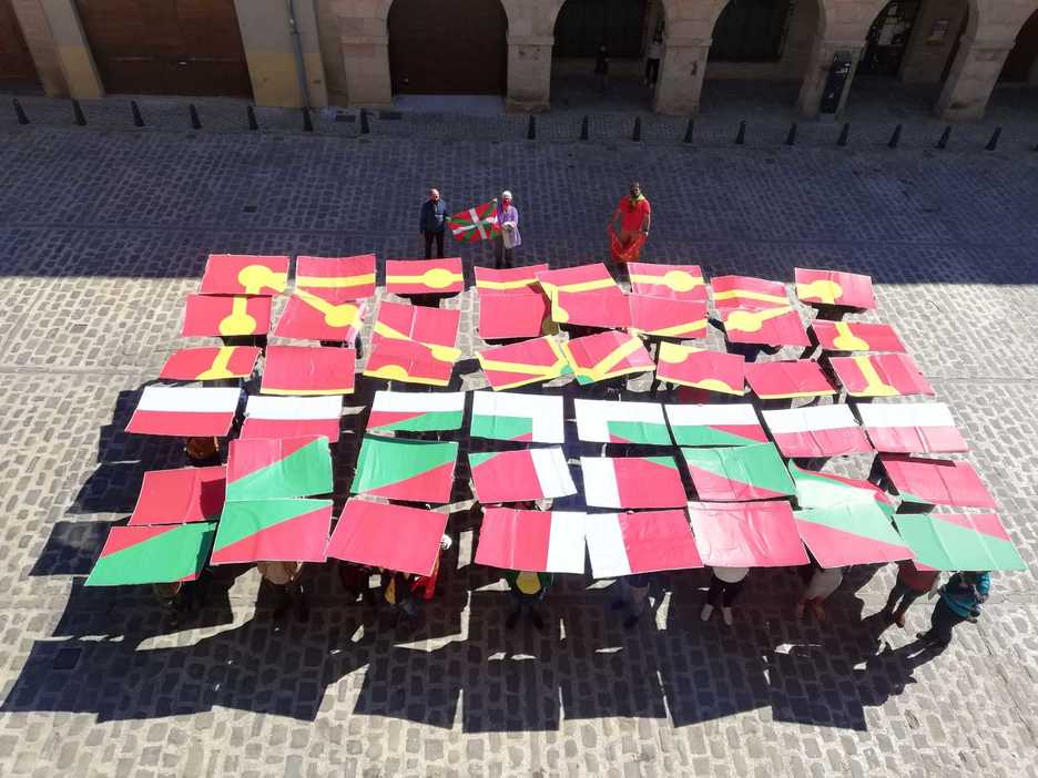 Ikurrin erraldoia Garesen, abertzaletasuna aldarri.