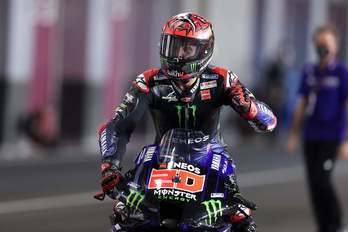 Quartararo celebra la victoria. (Karim JAAFAR / AFP)