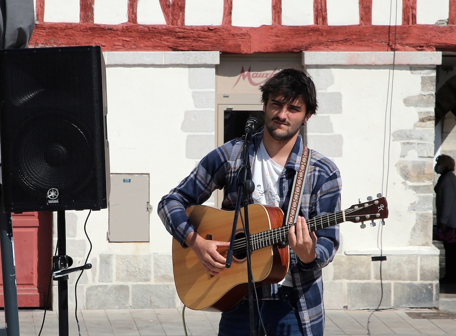 Eneko Lamothe a également participé à cette célébration au carreau des Halles. © Bob Edme
