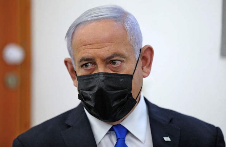 El primer ministro israelí en funciones, Benjamin Netanyahu, en el Tribunal de Distrito de Jerusalén. (Abir SULTAN/AFP)