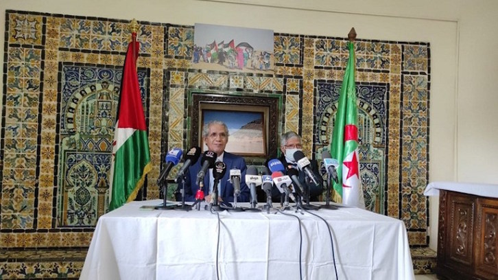 El ministro saharaui de Exteriores, Mohamed Salem Ould Salek, en la rueda de prensa en Argel. (@spsrasdinfo)