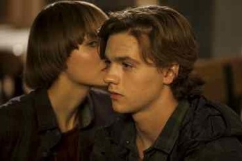 En ‘The Empty Man’, de David Prior, la monstruosa amenaza se transmite con la facilidad del boca a oreja. (NAIZ)