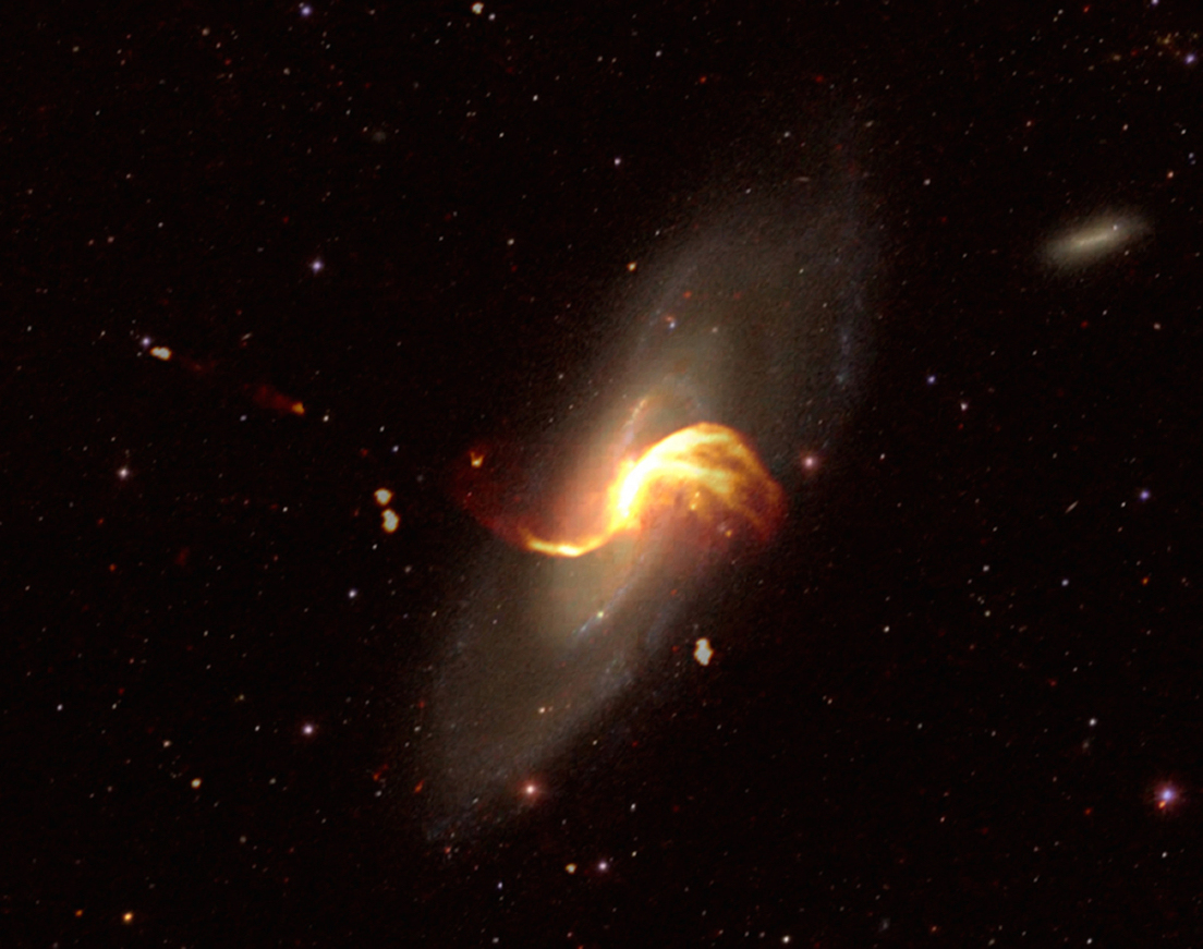 Imagen óptica de la galaxia M106, tomada con la matriz de baja frecuencia LOFAR. (Cyril TASSE, Observatoire de Paris / AFP)