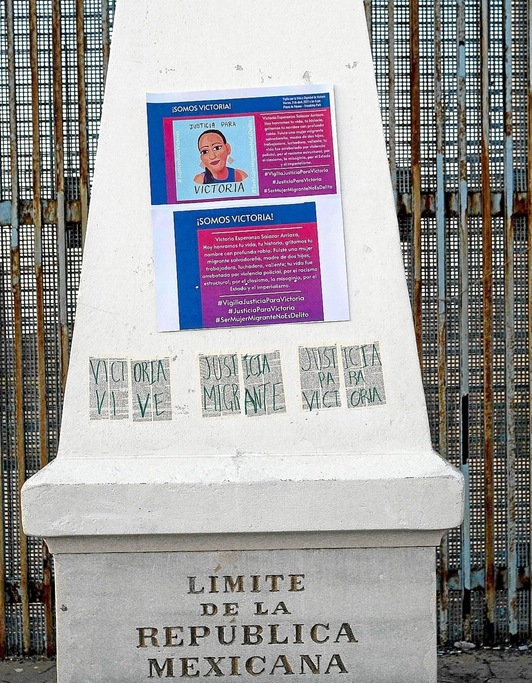 Victoria Esperanza Salazarren heriotza salatzeko orriak, Tijuanan (Guillermo ARIAS I AFP)