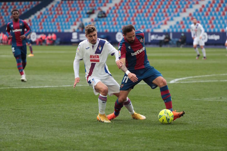 Con la derrota en el Ciutat de Valencia comenzó la mala racha armera, que se prolonga hasta hoy. (Fernández de Velasco/LOF)