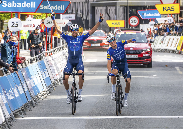 Mikkel Honoré y Josef Cerny celebran la victoria tras su exhibición. (Andoni CANELLADA/FOKU)