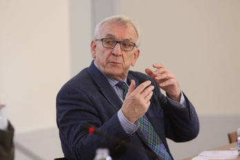 Iñaki Lasagabaster, autor del libro “Parlamento, Tribunal Constitucional, separación de poderes (con obligada referencia a Cataluña)”.       (Oskar MATXIN EDESA I FOKU)