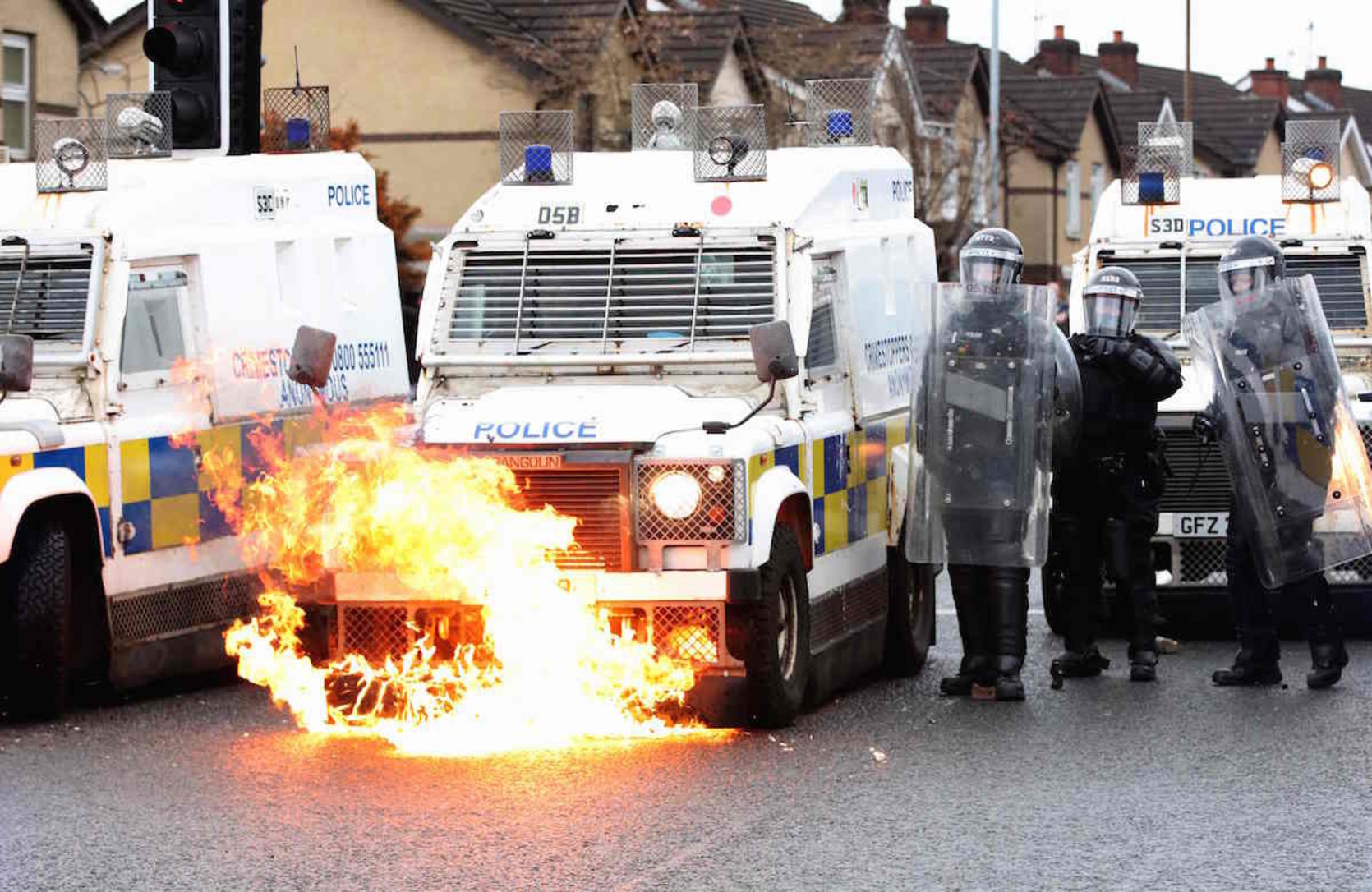 Disturbios en Belfast el pasado 8 de abril. (Paul FAITH / AFP)