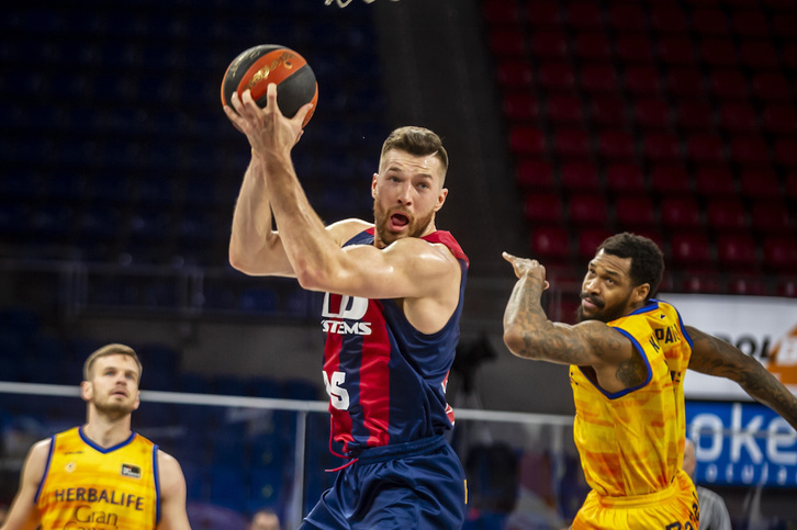 Peters deberá fajarse en la pintua en ausencia de Jekiri. (Jaizki FONTANEDA/FOKU)