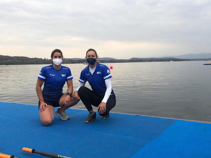 Las palistas Virginia Díaz y Aitzpea González posan juntas. (BASQUE TEAM)