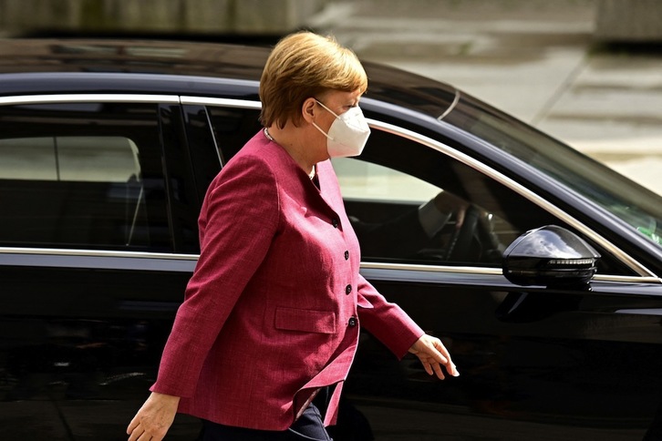 Angela Merkel, CSUrekin bilera egin aurretik, igande honetan, Berlinen. (Tobias SCHWARZ / AFP)