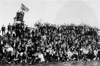 Mendigoixale Batza sortu zen eguneko argazkia, Kalamuan. (AUÑAMENDI EUSKO ENTZIKLOPEDIA)