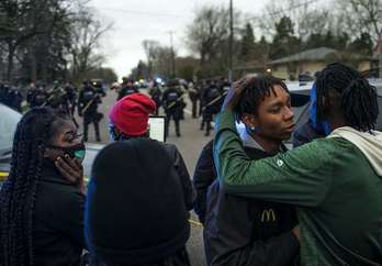 Protestas en Brooklyn Center, en la ciudad de Mineápolis. (Stephen MAUREN/AFP)