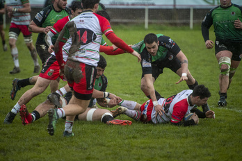 Uno de los derbis esta temporada entre Gernika y Hernani. (Jon URBE / FOKU)