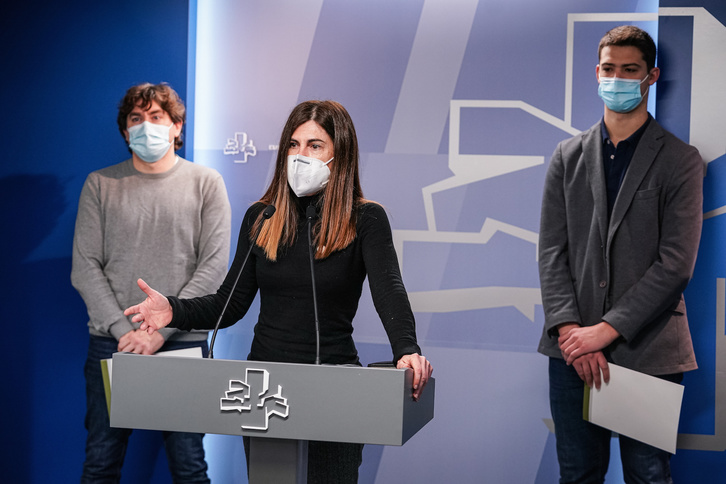 Rueda de prensa de Miren Gorrotxategi, Joseba Díez y Eneko Andueza, representantes de Elkarrekin Podemos, PNV y PSE, respectivamente. (Endika PORTILLO/FOKU) 