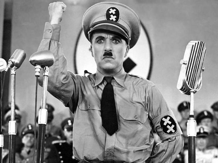 Charles Chaplin en 'El gran dictador'. (Charles Chaplin Museum Foundation)