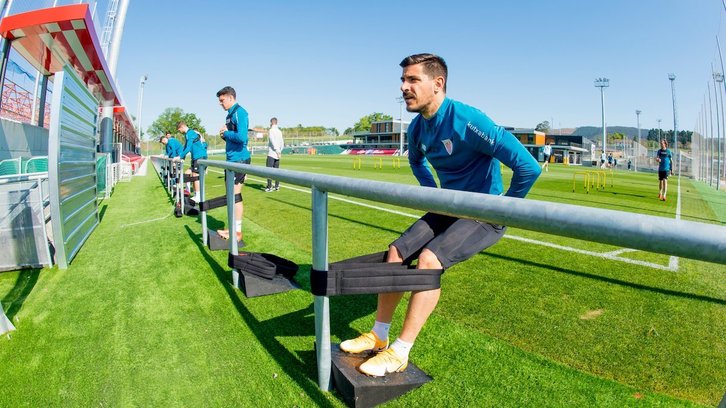 Yuri entrena con el grupo en el último entrenamiento de Lezama. (@AthleticClub)
