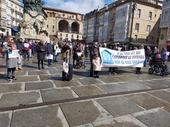Una movilización en Gasteiz en favor de viviendas dignas. (KALERATZEAK STOP)