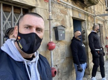 Los «desokupas» ultras en Abadiño en imagen difundida por ellos mismos.