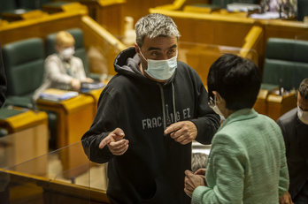 Mikel Otero ha felicitado durante su intervención a las decenas de miles de personas que se movilizaron contra el fracking. (Jaizki FONTANEDA/FOKU)
