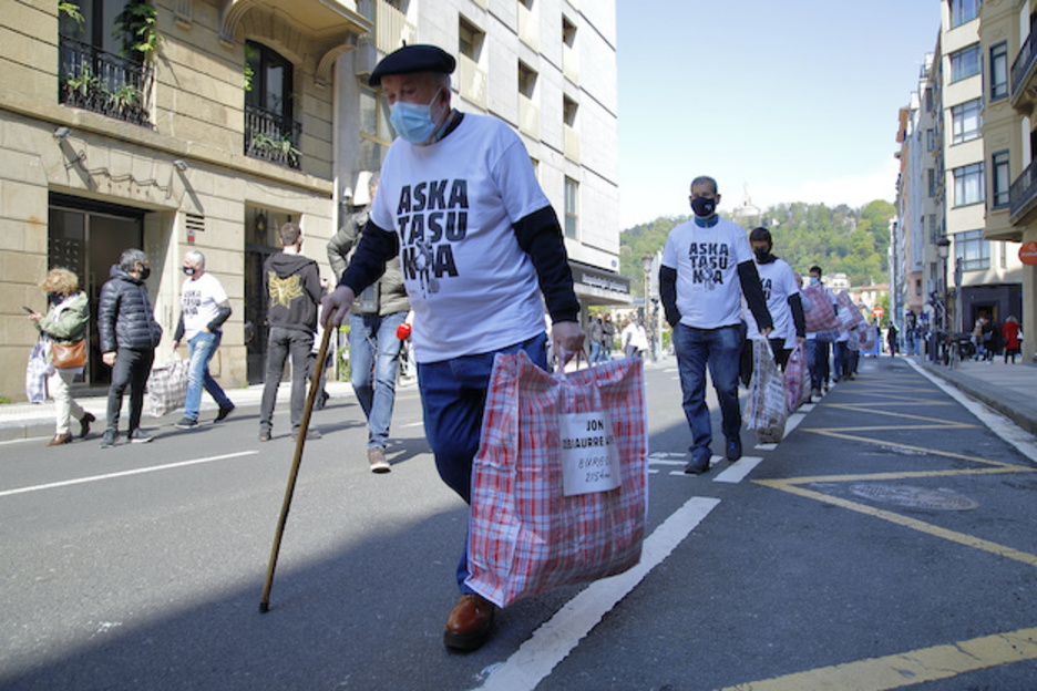 Euskal presoen aurkako neurriak salatu dituzte. (Maialen ANDRES/FOKU) Euskal presoen aurkako neurriak salatu dituzte. (Maialen ANDRES/FOKU)