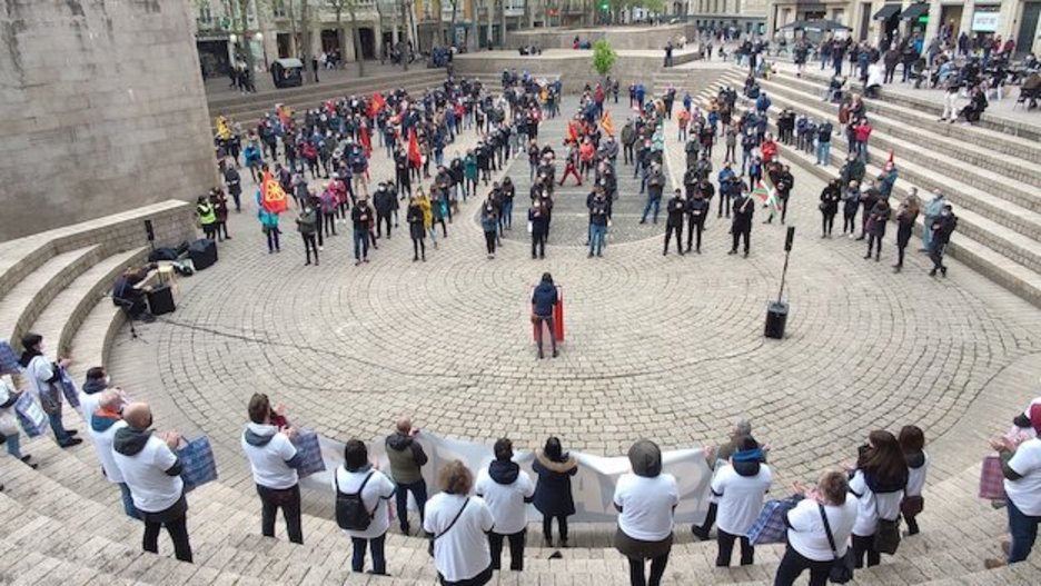 Foru plazan amaitu da manifestazioa. (@SortuAraba) Foru plazan amaitu da manifestazioa. (@SortuAraba)