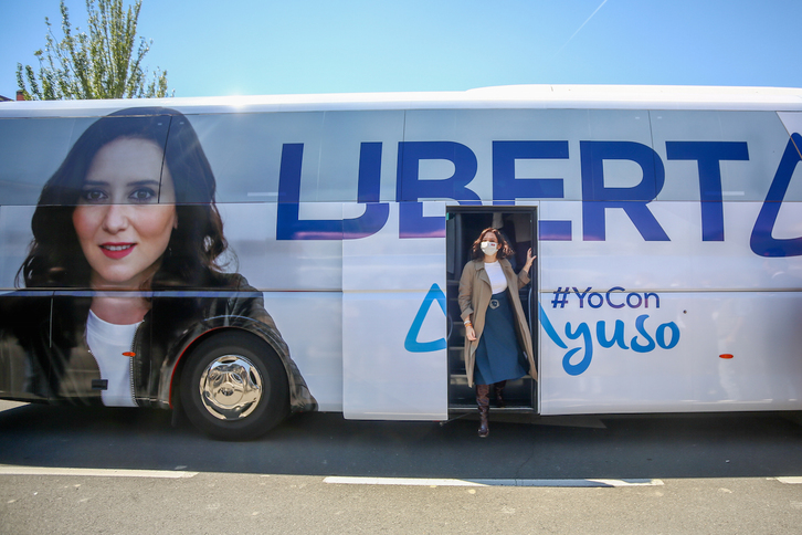 Ayuso, en el autobús del PP para esta campaña muy personalista. (Ricardo RUBIO | Europa Press)