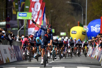 Gianni Moscon cumplirá 27 años con el maillot de líder tras su victoria en la primera etapa. (TOUR DE LOS ALPES)