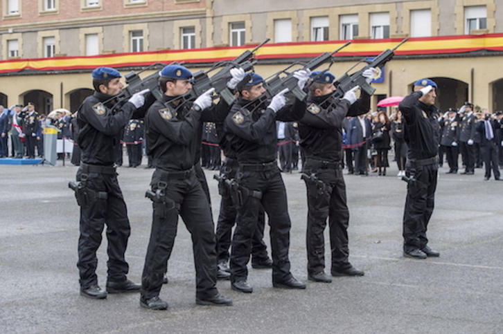 Acto de celebración del "Día de la Policía" en el acuertelamiento de Basauri. (Marisol RAMIREZ-FOKU)
