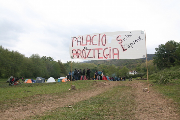 Acampada contra las obras de Aroztegia, en abril de 2021. (BAZTANGO GAZTE ASANBLADA)