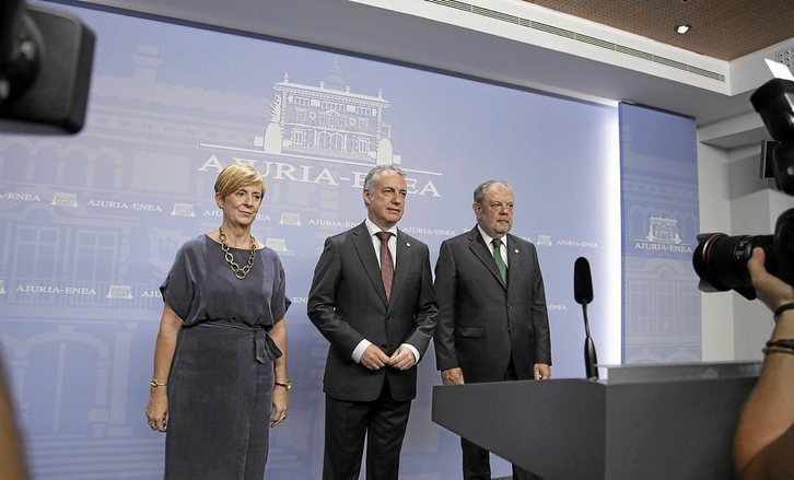 Arantxa Tapia.. Iñigo Urkullu y Pedro Azpiazu. (Endika PORTILLO / FOKU)