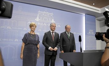 Arantxa Tapia.. Iñigo Urkullu y Pedro Azpiazu. (Endika PORTILLO / FOKU)