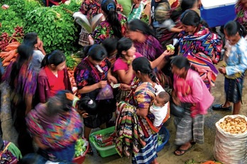 Emakumeak dira azokako protagonista nagusiak.