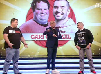 El agente de la Ertzaintza, durante el programa de ETB con su camiseta de Blue Lives Matter..