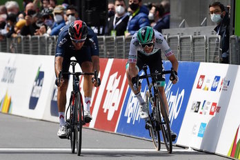Gianni Moscon se ha impuesto en un apretado sprint a Felix Grobschartner. (GETTI IMAGES/INEOS)