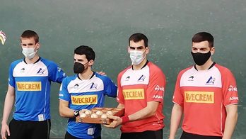 Lau pilotariak gustura agertu dira larunbaterako aukeratutako pilotekin. (ASPEPELOTA)