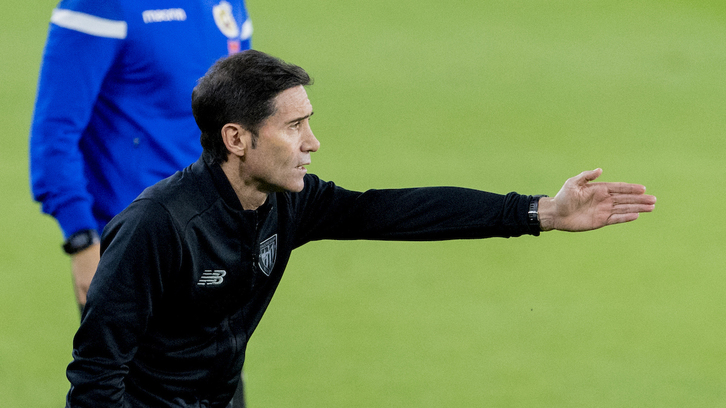 Marcelino durante el partido ante el Betis. (@AthleticClub)
