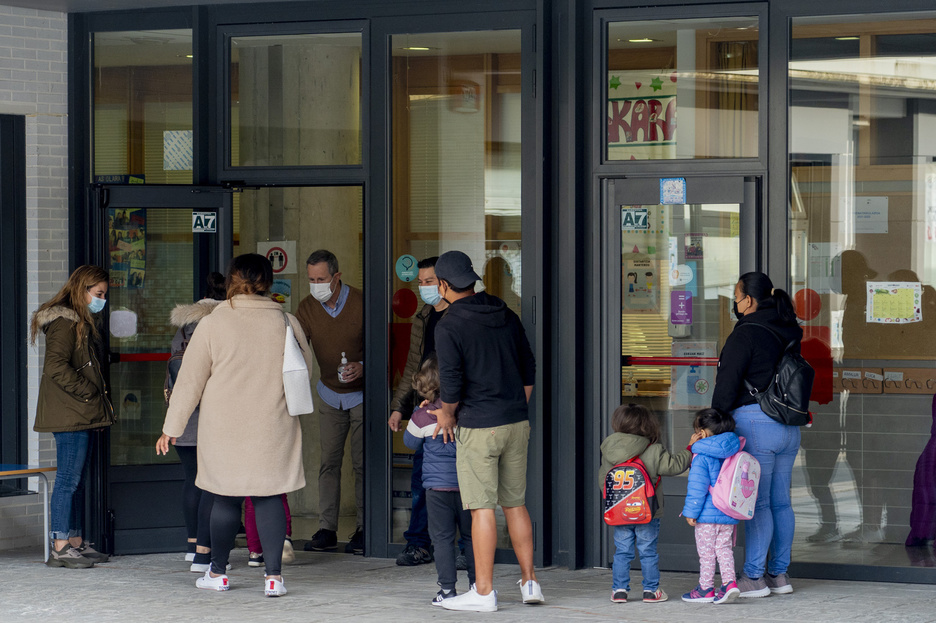 Eskoletan ere jarraipen zabala izan duela adierazi dute sindikatuek. (Gorka RUBIO / FOKU)