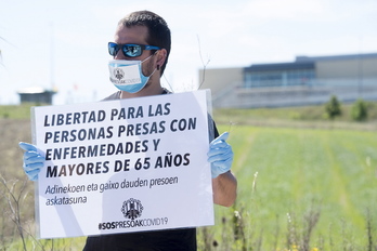 Concentración para alertar del problema ante la cárcel de Iruñea en mayo del pasado año. (Iñigo URIZ | FOKU)