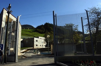 Centro de internamiento de menores Ibaiondo, en Zumarraga, donde había estado hasta diciembre el jóven muerto. (Juan Carlos RUIZ/FOKU)