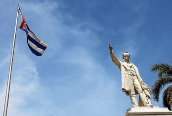 Estatua en La Habana del poeta y revolucionario cubano José Martí. (Yandry FERNÁNDEZ / AFP)