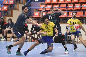 Bidasoa-Irun lleva cinco victorias en sus seis últimos encuentros. (Jon URBE / FOKU)