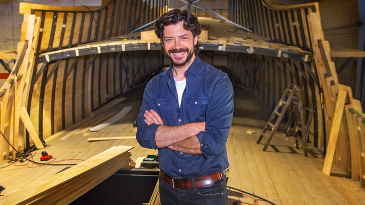 Álvaro Morte se meterá en la piel de Juan Sebastián Elkano. (TVE)