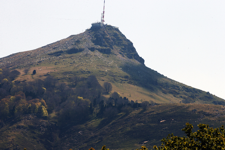 Larhungo magalak erre ziren otsailean Nafarroan, Gipuzkoan eta Lapurdin gaindi hedatu ziren suteen ondorioz. (Bob EDME)