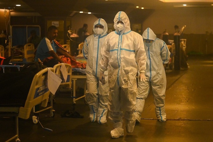 Centro de atención sanitaria a enfermos con covid-19 en Nueva Delhi, India. (Prakash SINGH/AFP)