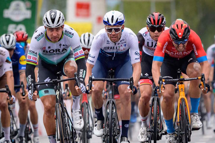 Sagan, a la izquierda, ha batido a Bevin y Collbrelli (Fabrice COFFRINI / AFP)