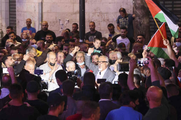 Manifestación en Ramalah contra la suspensión de las elecciones en Palestina. (Abbas NOMANI/AFP)