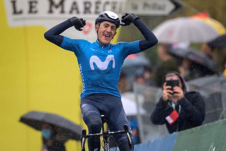 Marc Soler entra como ganador en la tercera etapa del Tour de Romandía. (Fabrice COFFRINI/AFP) 